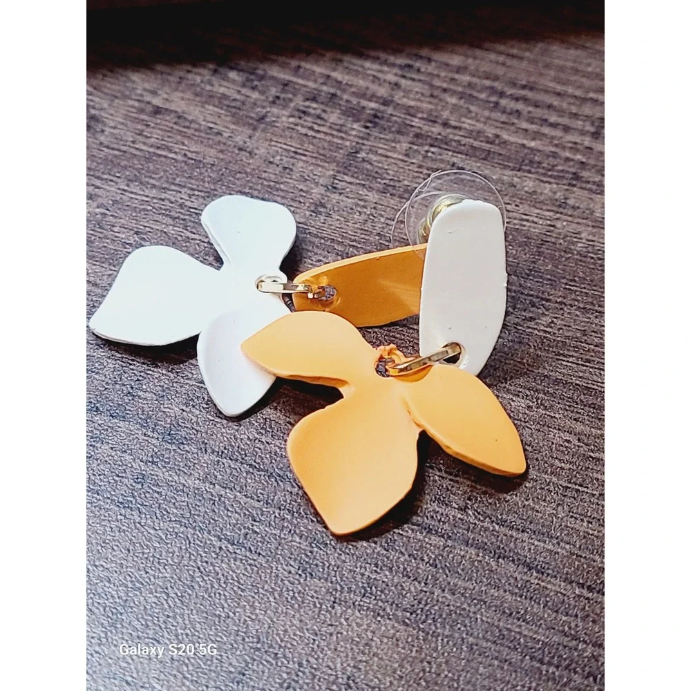 Mismatched Orange White Floral Polymer Clay Drop Earrings Matte Flower‎ Dangle